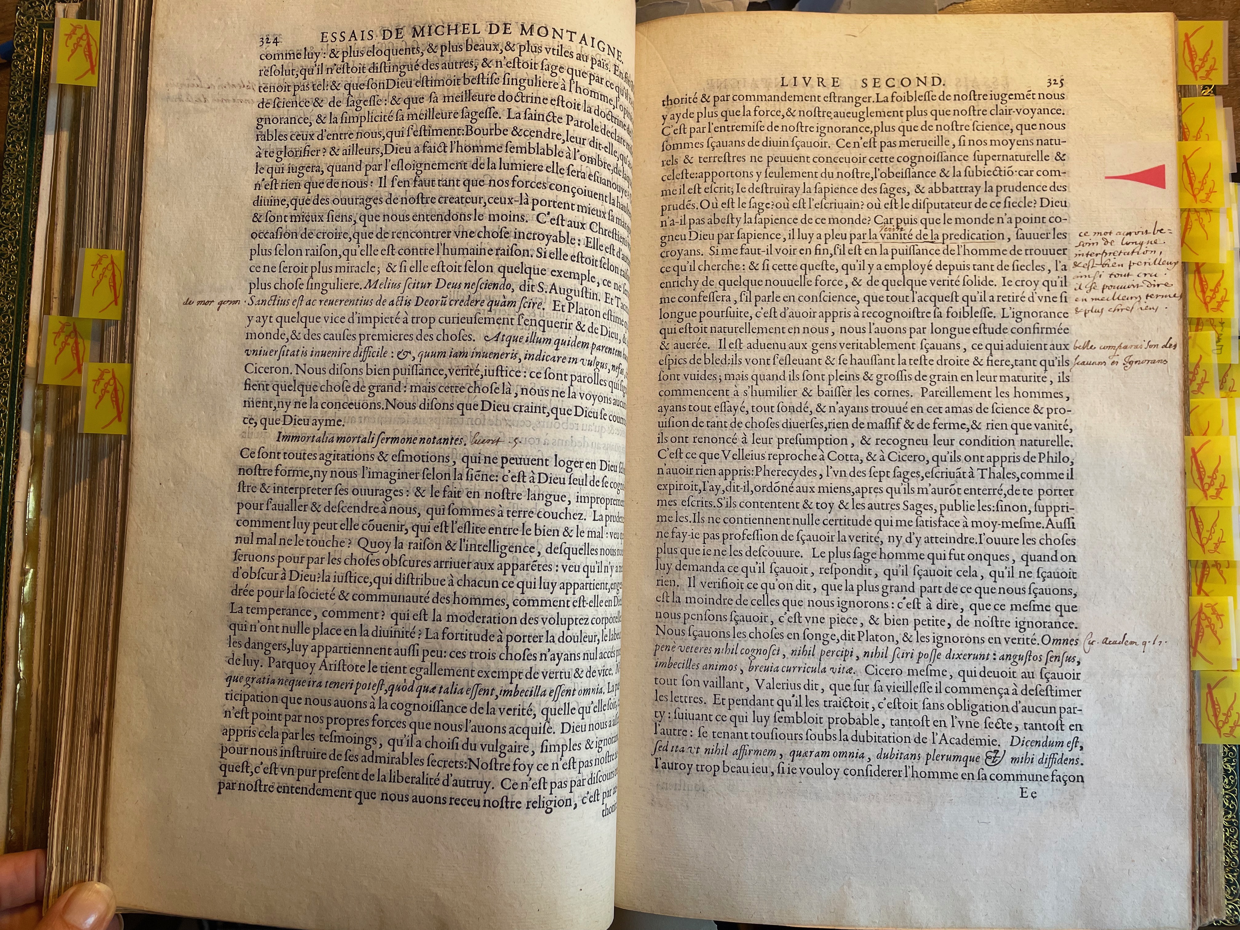 10. - p. 324-325, Livre II. Les Essais, 1595. Exemplaire Laval.