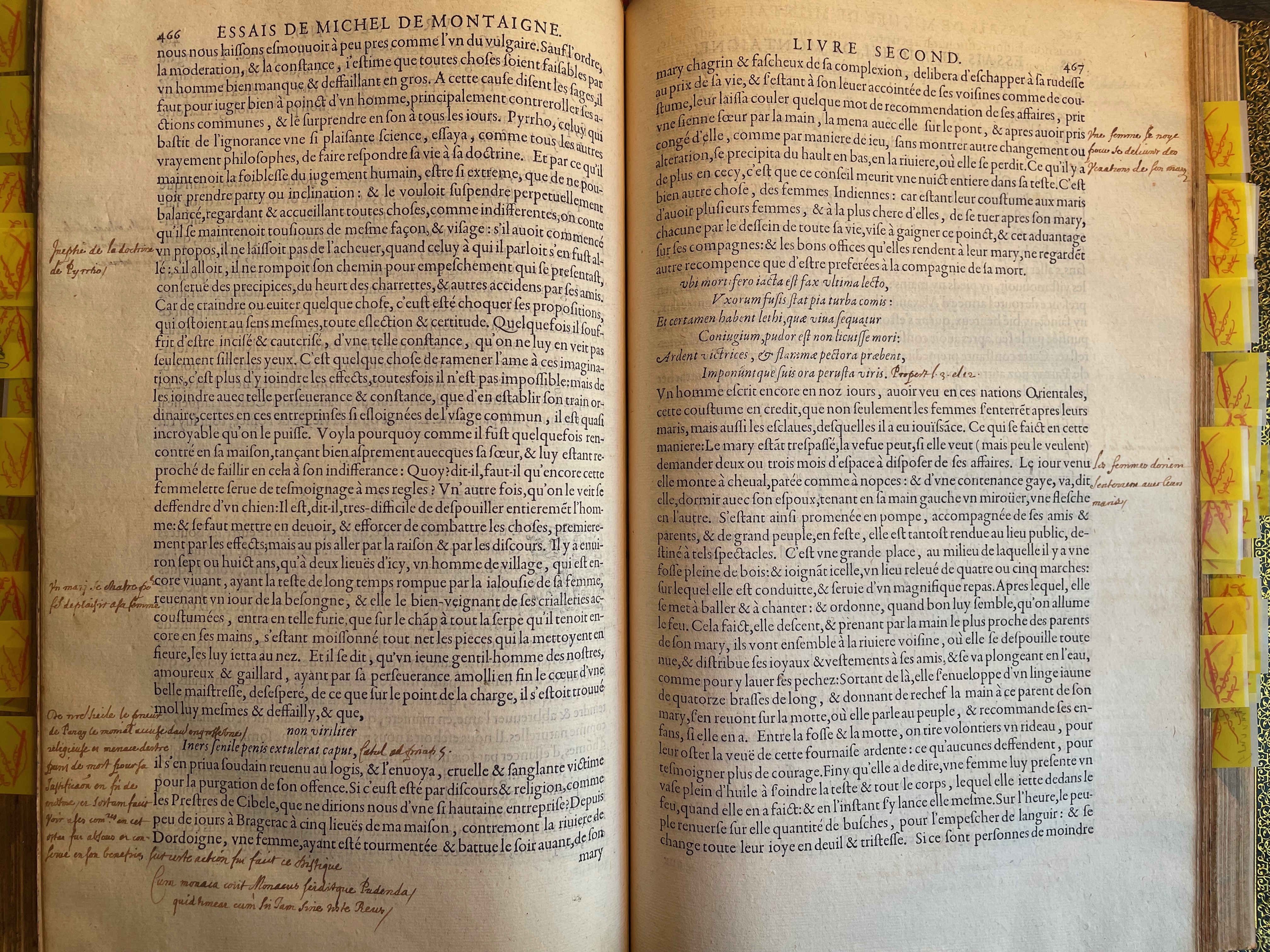 13. - p. 466-467, Livre II. Les Essais, 1595. Exemplaire Laval.